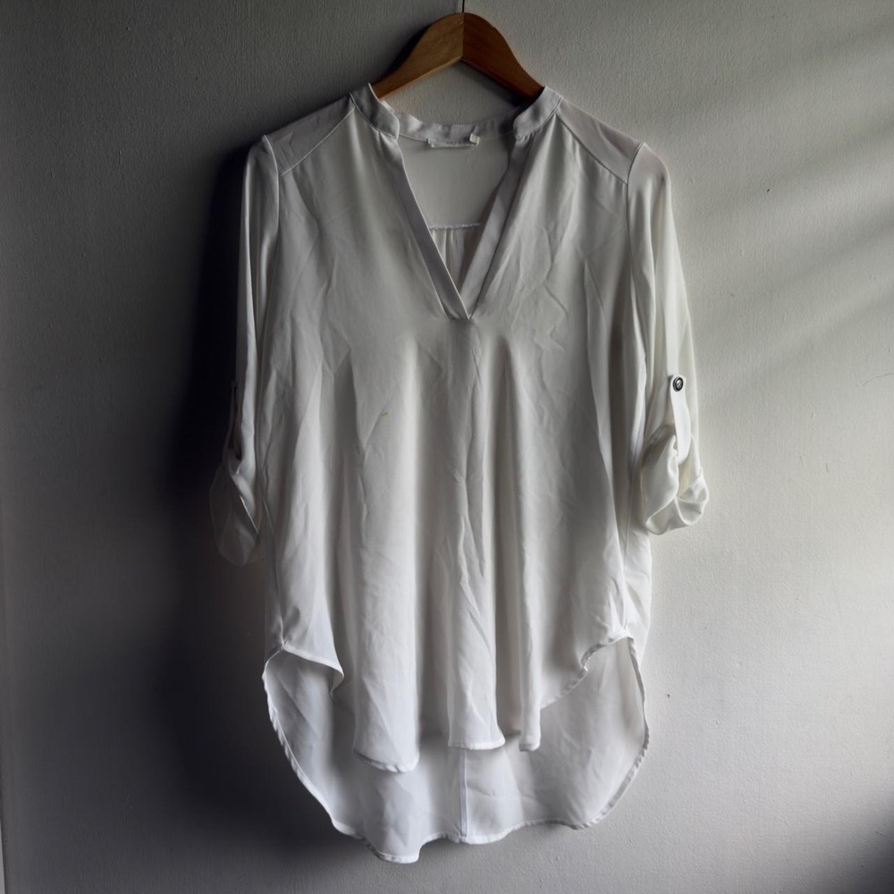 Lush V-Neck Blouse Womens Small White Good Roll-Tab Sleeve High-Low Hem Top